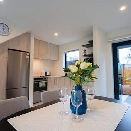 Modern 2 Bedroom Townhouse In Cbd With Parking! Sleeps 5 Christchurch Extérieur photo