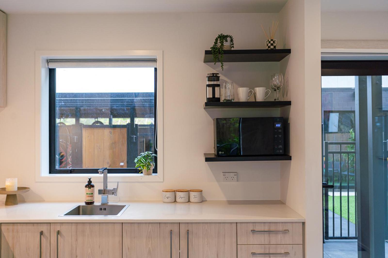 Modern 2 Bedroom Townhouse In Cbd With Parking! Sleeps 5 Christchurch Extérieur photo