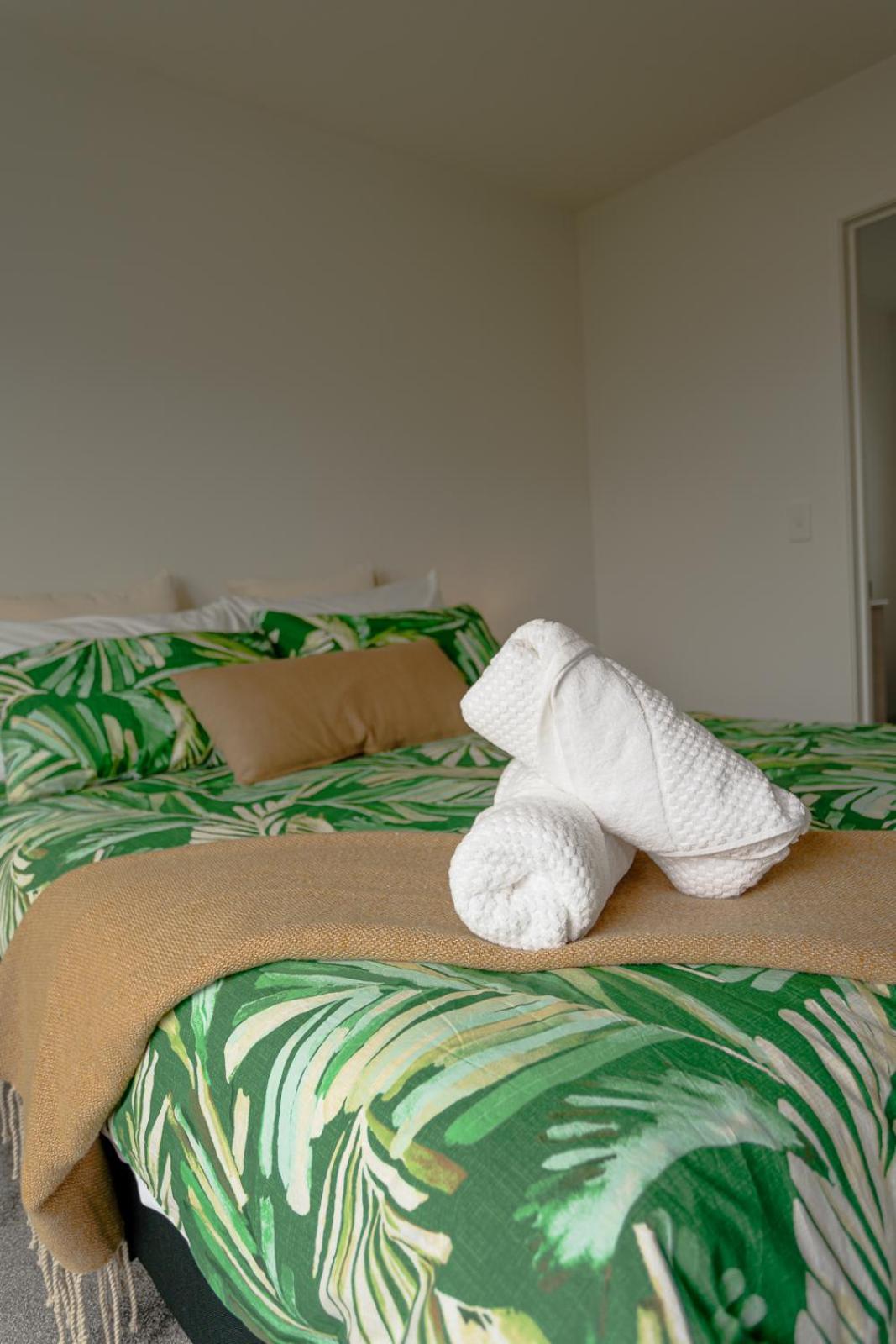 Modern 2 Bedroom Townhouse In Cbd With Parking! Sleeps 5 Christchurch Extérieur photo