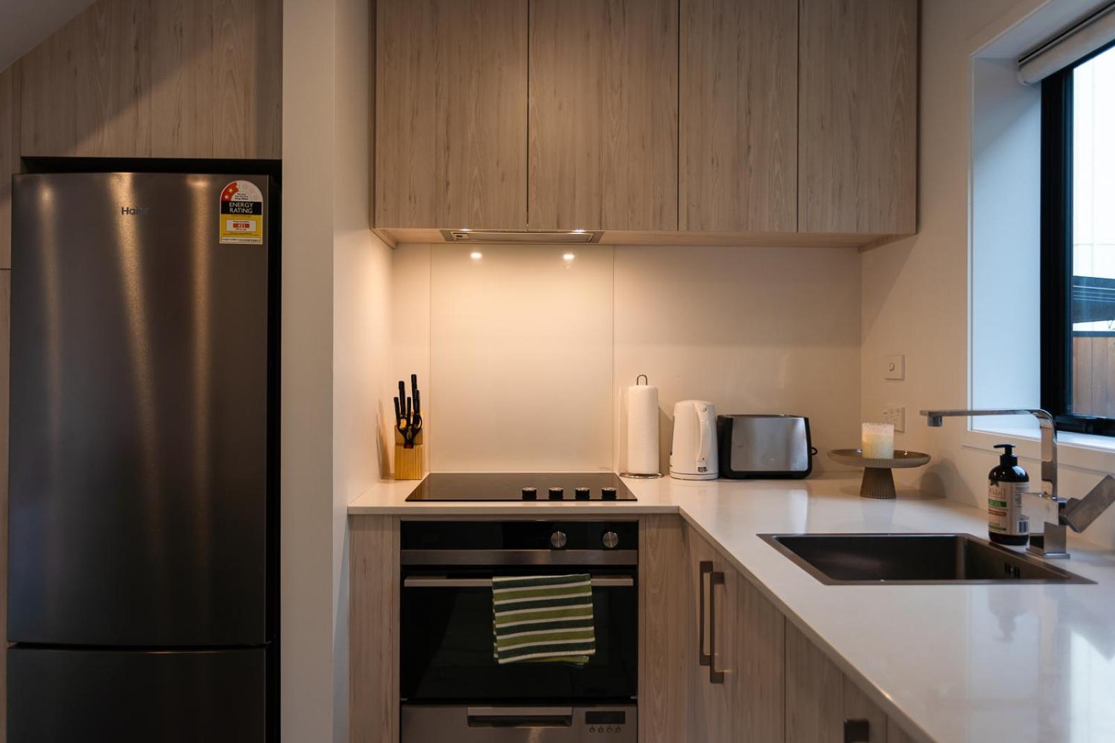 Modern 2 Bedroom Townhouse In Cbd With Parking! Sleeps 5 Christchurch Extérieur photo