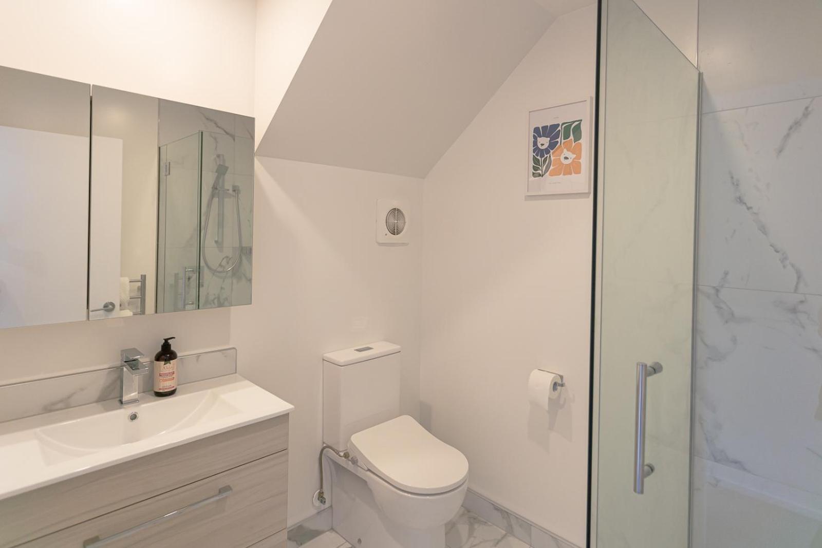 Modern 2 Bedroom Townhouse In Cbd With Parking! Sleeps 5 Christchurch Extérieur photo